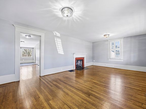 3rd image of 209 W Shadburn Ave