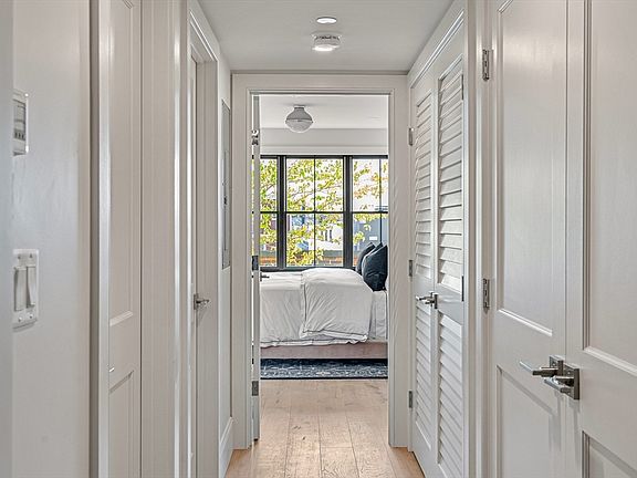 5th image of 421 Saratoga #201