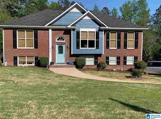 613 Park Forest Ln, Alabaster, AL 35007