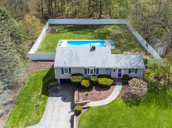 32 Schurman Drive, Derry, NH 03038
