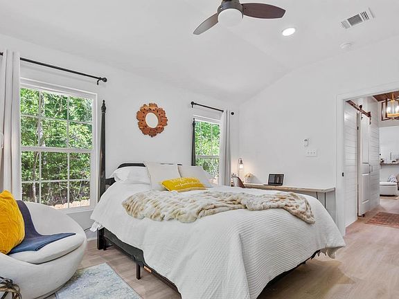 6th image of 242 Gazelle Dr