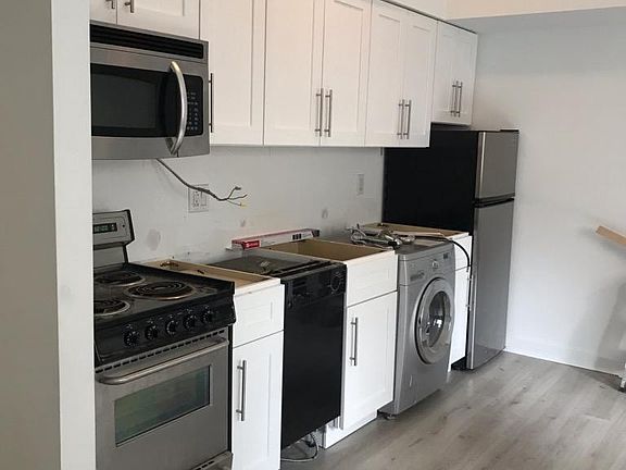 2nd image of 219-29 S 18th St #502