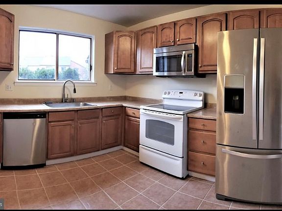 5th image of 147 Larchwood Ct