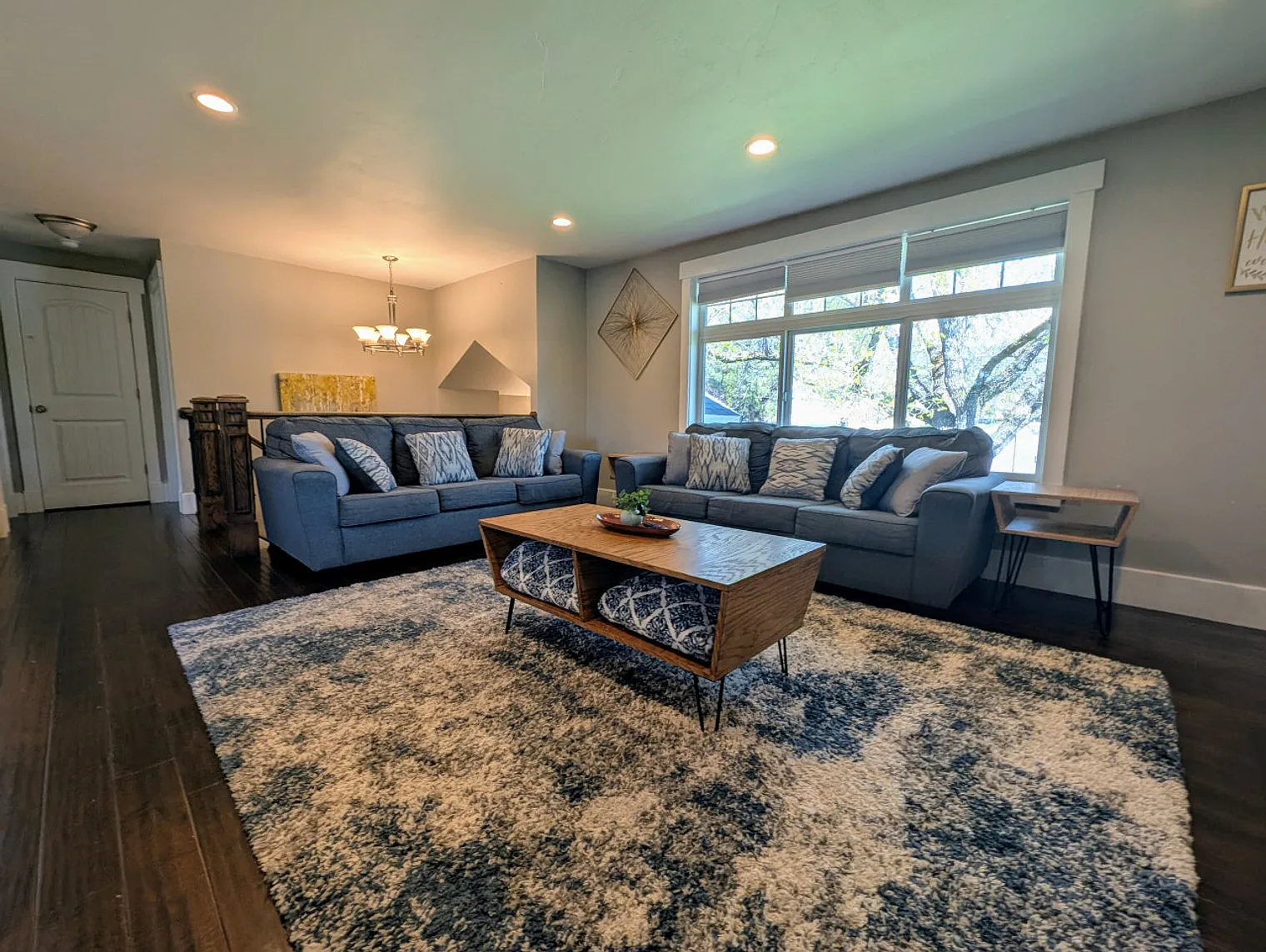 3 bed, 2.0 bath, 2583 sqft, $3,198 — Photo 1