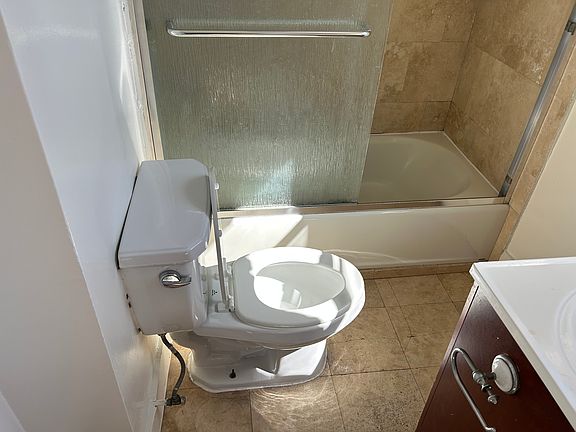 5th image of 120 Westminster Ave APT 12