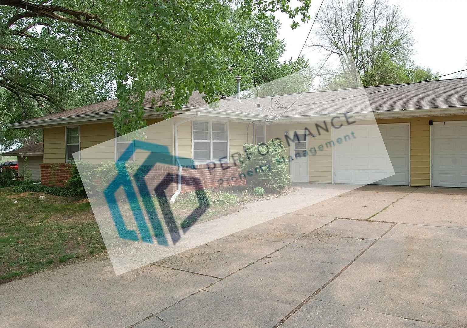 Well Maintained in Arnold Heights! — Photo 1