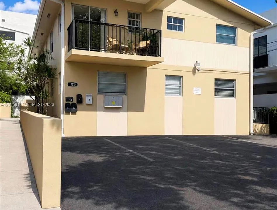 120 NW 10th Ave #1