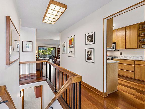 3rd image of 1086 Cedar View Dr