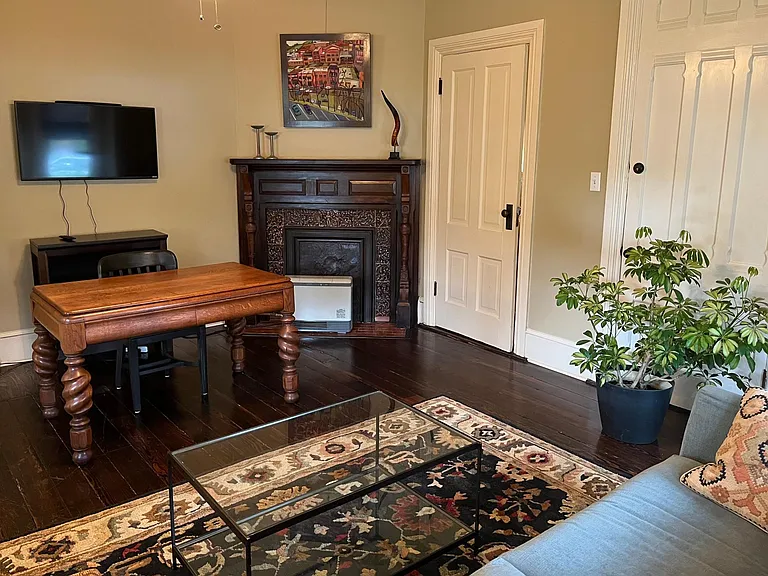 147 E Chestnut St #1 — Photo 4