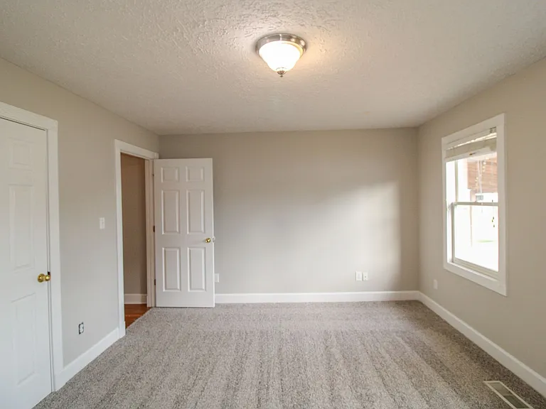 17524 Martin Dr — Photo 34