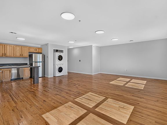 4th image of 338 3rd St APT 3