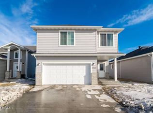 5945 Lou Ann St, Grand Forks, ND 58201