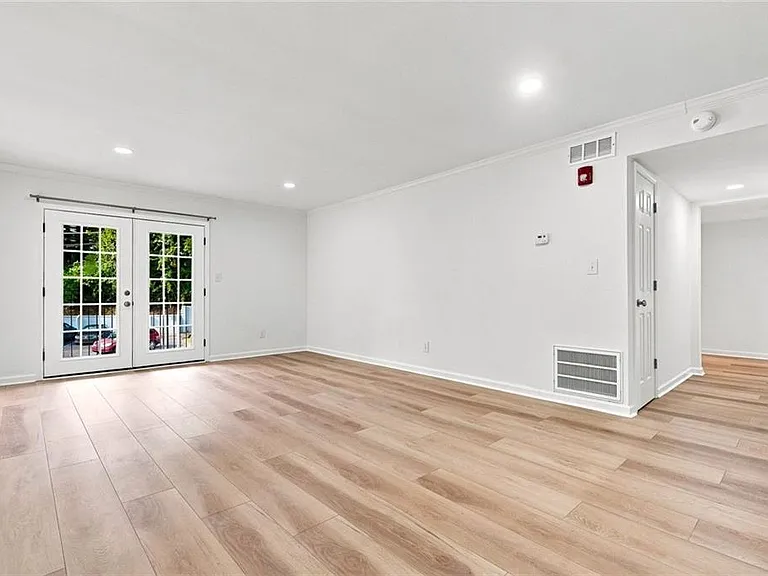 5095 Roswell Rd #209 — Photo 8