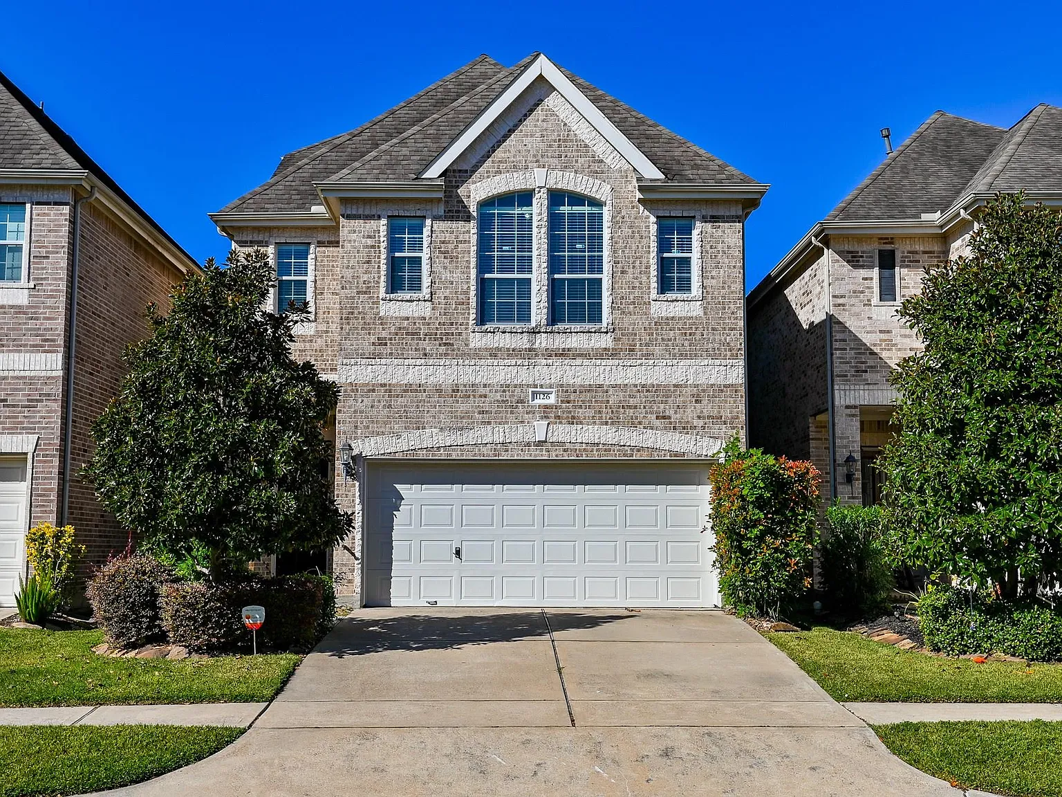 3 bed, 3.5 bath, 3196 sqft, $3,100 — Photo 2