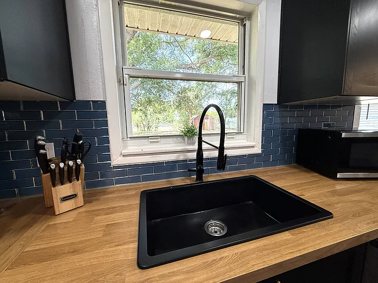 668 Hampton Dr NE — Photo 18