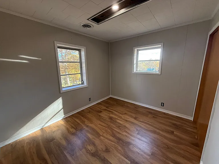 1037 Stringtown Rd — Photo 11