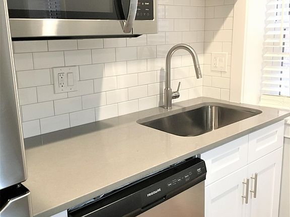4th image of 2107 N Sedgwick St #3R