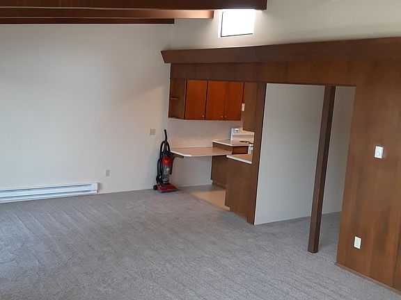 3rd image of 2360 Yale Ave E