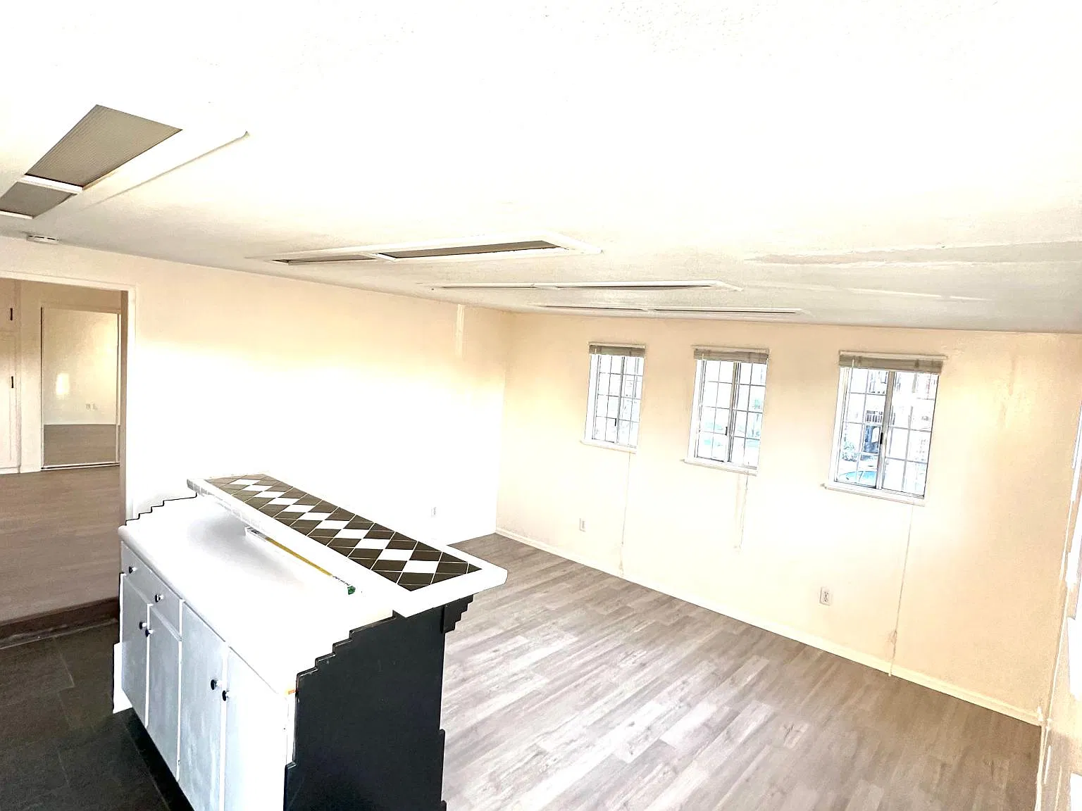 1 bed, 750 sqft, $2,100 — Photo 3
