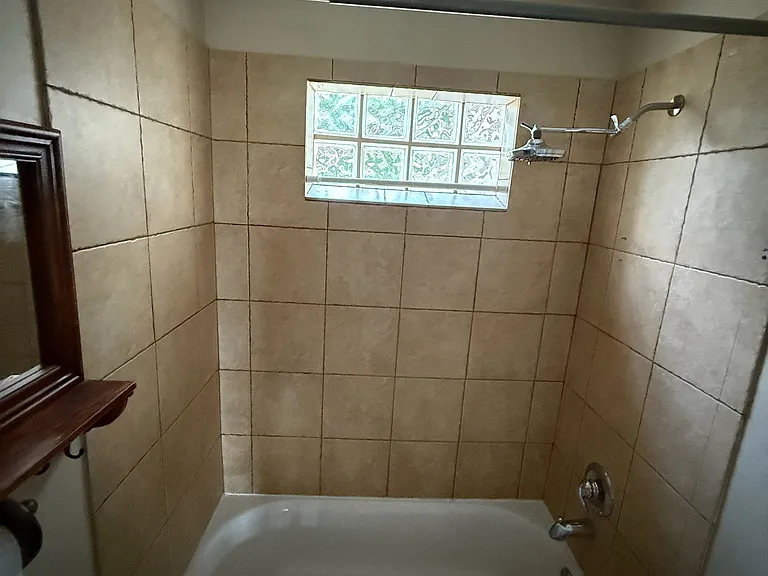 324 E Peterson Dr — Photo 24