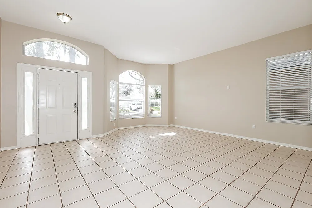 3 bed, 2.0 bath, 2016 sqft, $2,550 — Photo 3