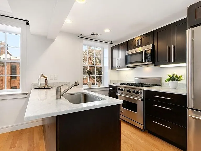 125 Charles St #R2 — Photo 15