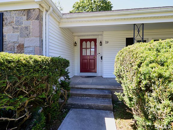 3rd image of 19 Pine Tree Drive
