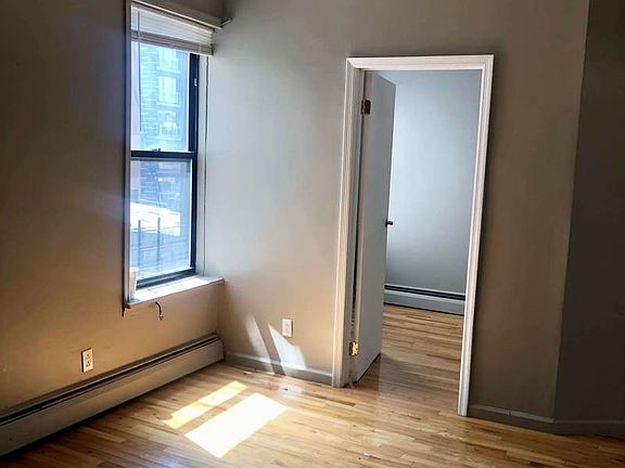 5th image of 215 E 117th St APT 24