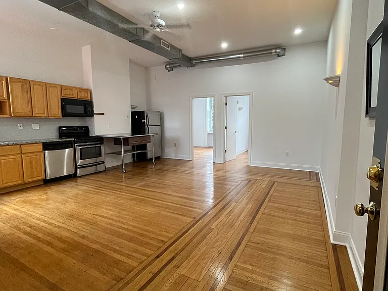 329 S 17th St #3 — Photo 4