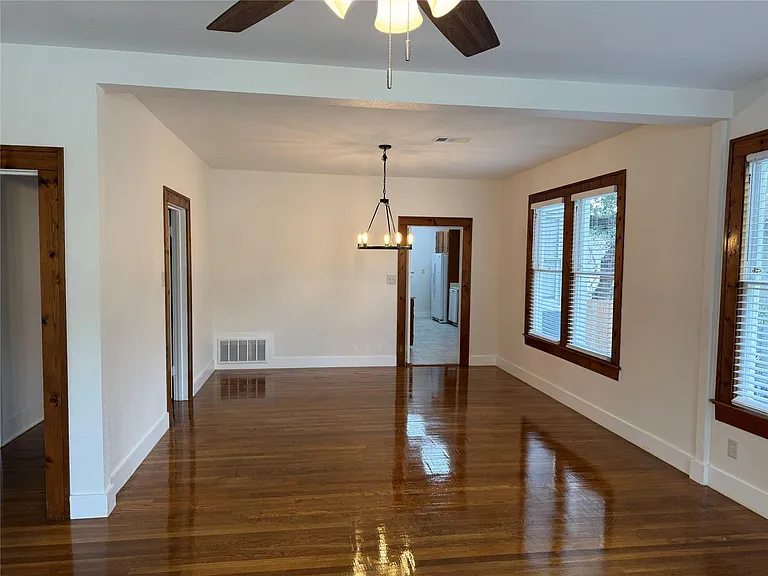 2842 Shoal Crest Ave — Photo 3
