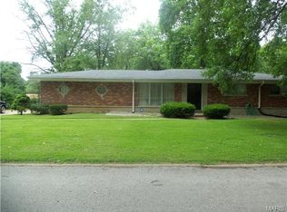 165 Green Acres Rd, Saint Louis, MO 63137