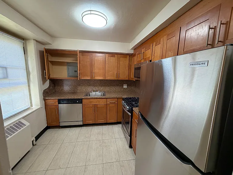 186th Ln — Photo 2