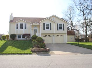 804 Huntington Dr S, Greenwood, MO 64034