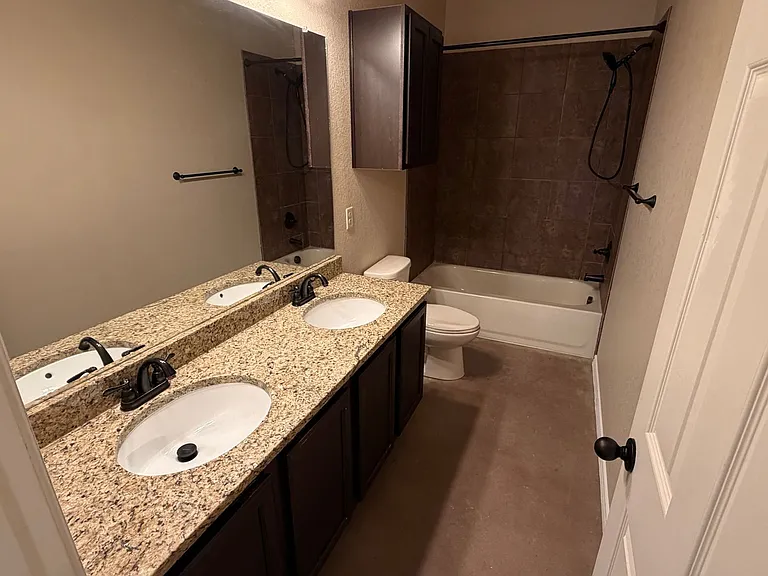 708 Saengerhalle Rd — Photo 17