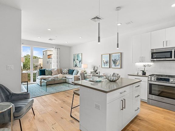 3rd image of 420 W Broadway #208