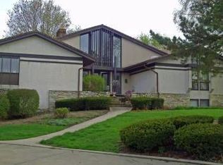 2012 Midwest Club Pkwy, Oak Brook, IL 60523