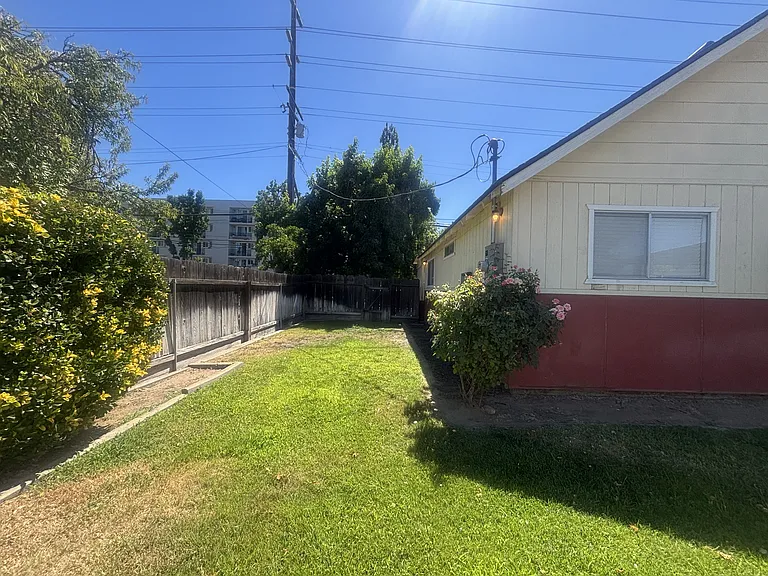 511 Coffee Rd — Photo 11