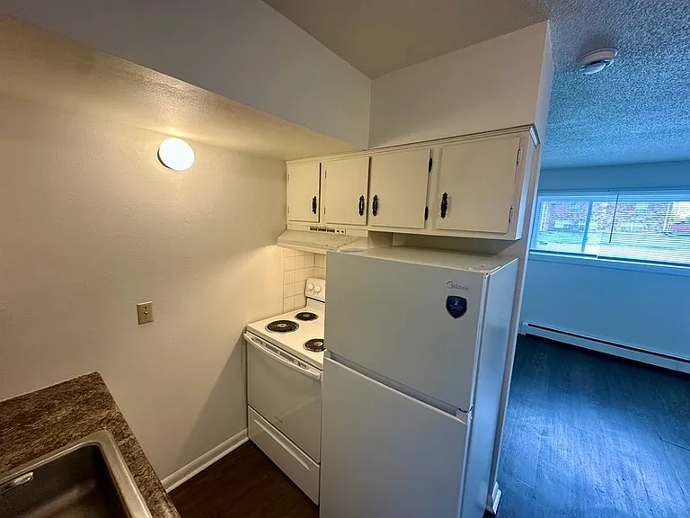 1465 Meadowview Dr #1 — Photo 4