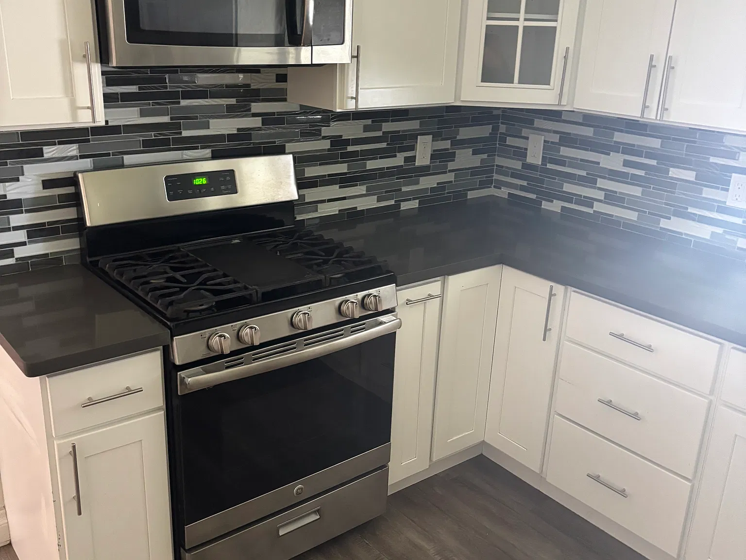 3 bed, 1007 sqft, $2,050 — Photo 3