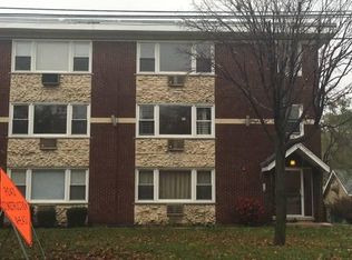 8424 W 87th St APT 2C, Hickory Hills, IL 60457