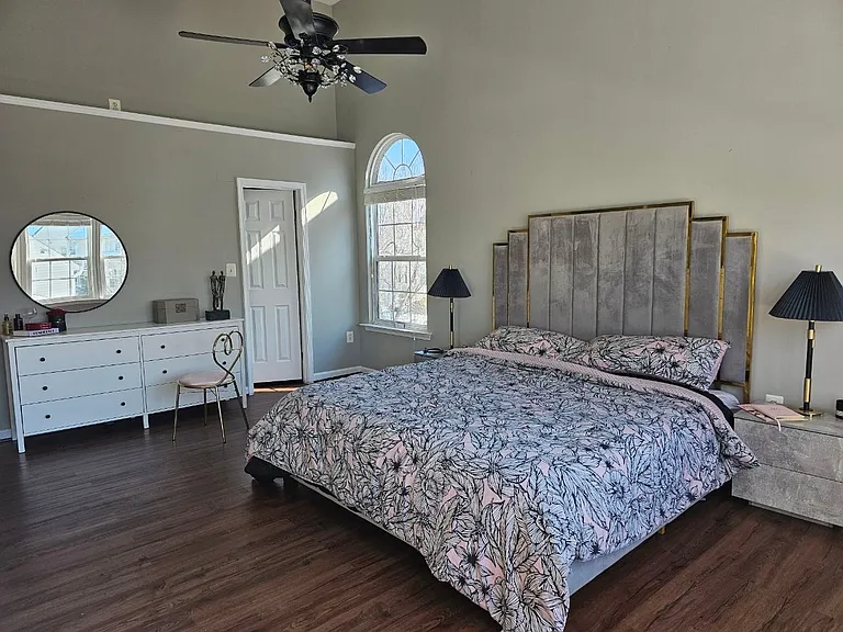 Iris Dr — Photo 18