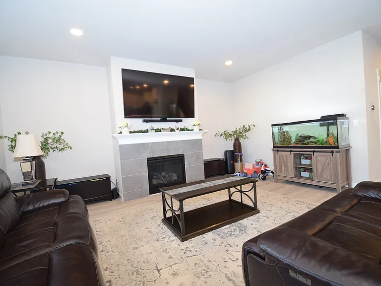 1690 S Quartz Dr — Photo 7