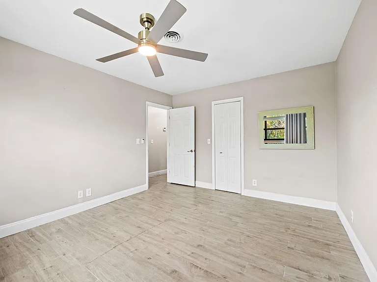 2700 NE 56th Ct #4B — Photo 14