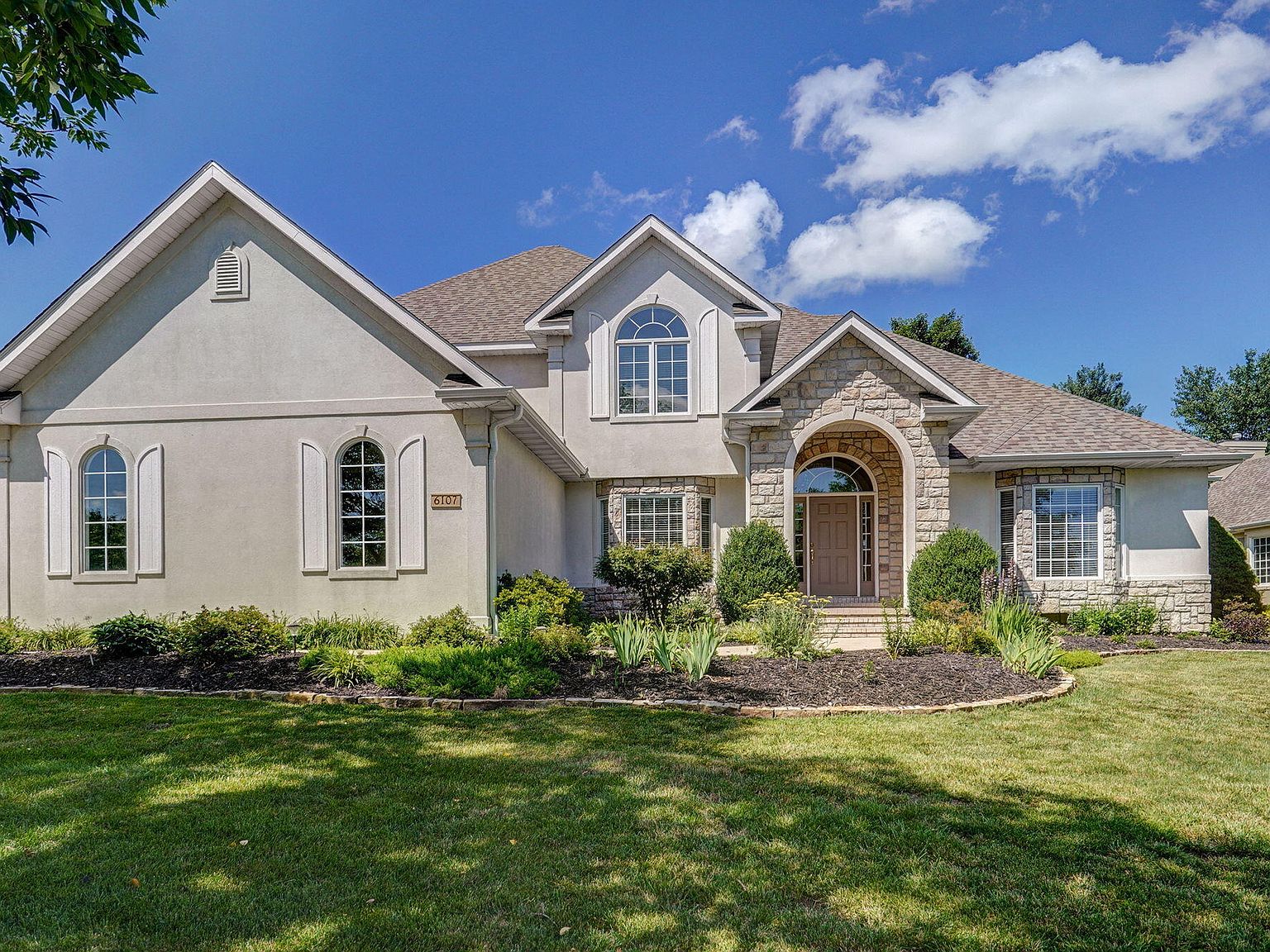 6107 South Overlook Trail