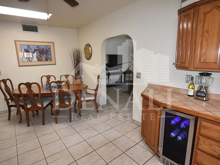 3040 S Donald Ave — Photo 4