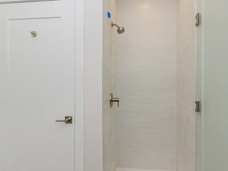 662 N Sangamon St #202 — Photo 9