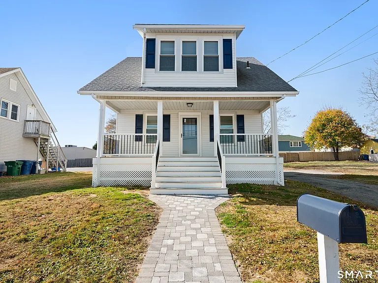 14 Clark Ln — Photo 2