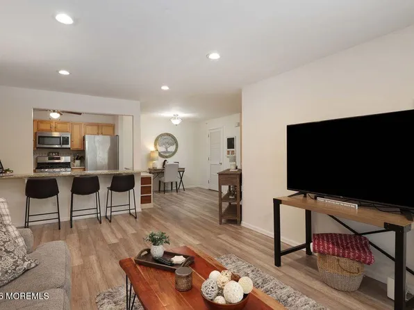 1015 Wedgewood Cir #1015, Belford, NJ 07718