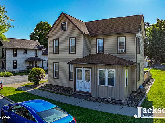 2nd image of 428 Wilson St
