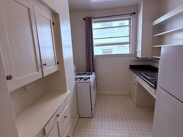 2320 Haste St #3 — Photo 3